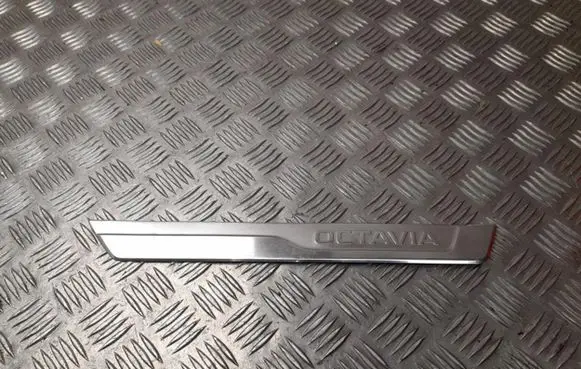 Skoda Octavia Mk4 Front sill trim cover 5E3853813