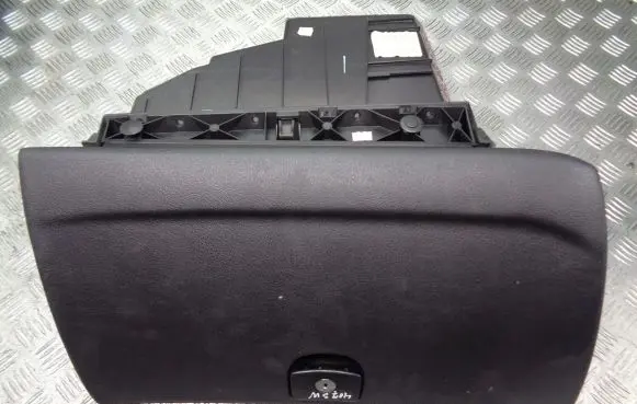 Peugeot 407 Glove box
