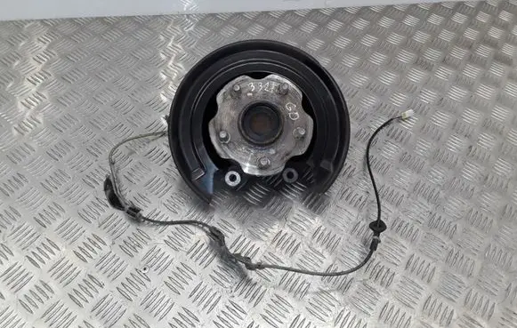 Rear wheel hub