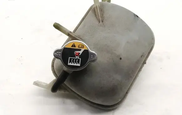 Hyundai i30 Coolant expansion tank/reservoir 