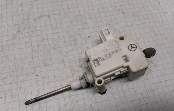 Mercedes-Benz E W211 Central locking motor A2038201997