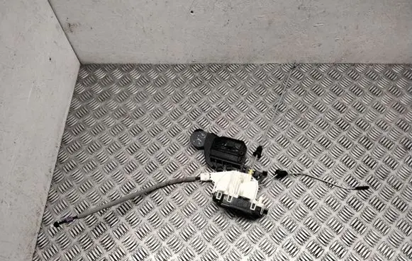 Mercedes-Benz ML W166 Front door lock A1667200135