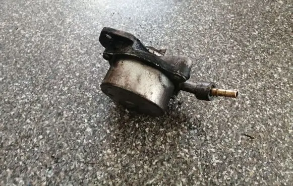 Peugeot 607 Vacuum pump 72266601
