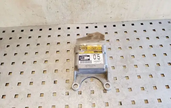 Toyota Land Cruiser (J120) Airbag control unit/module 8917060060