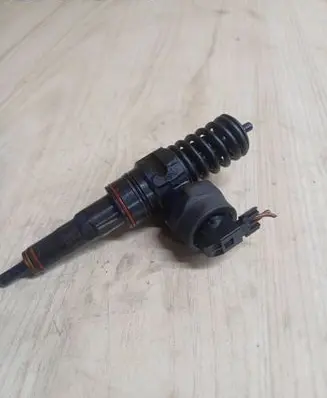 Volkswagen Sharan Fuel injector 038130073R