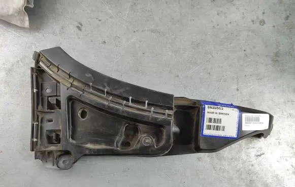 Volvo XC90 Front bumper mounting bracket 8620563