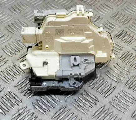 Audi A4 S4 B9 8W Rear door lock 4G0839015F