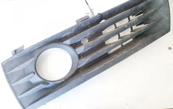 Opel Zafira B Front bumper lower grill 13124989