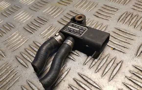 Mercedes-Benz C W203 Exhaust gas pressure sensor 0051537728