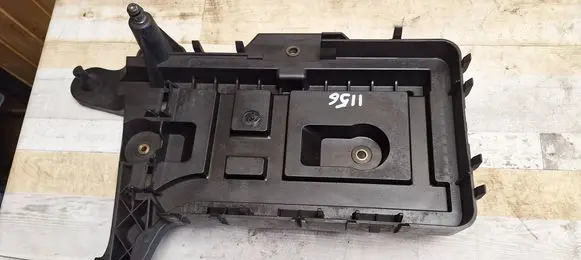 Volkswagen Jetta V Battery box tray 1K0915333C