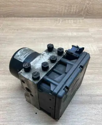 Volvo S70 V70 V70 XC ABS Pump 9472968 9472971 104791