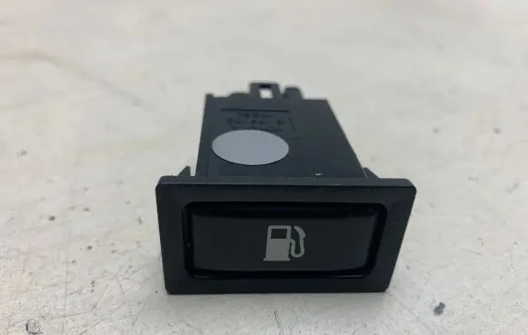 Toyota Avensis T250 Fuel tank opening switch 156795