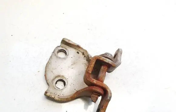 Honda CR-V Front door upper hinge