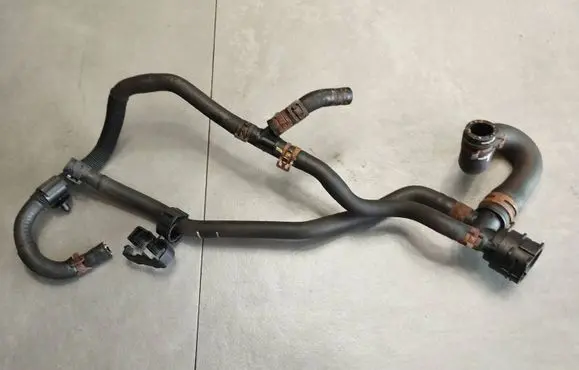 Volkswagen Golf VII Engine coolant pipe/hose