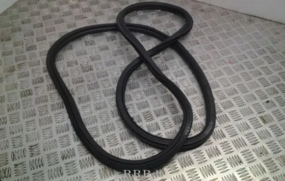 Audi RS4 Front door rubber seal 8E9827705