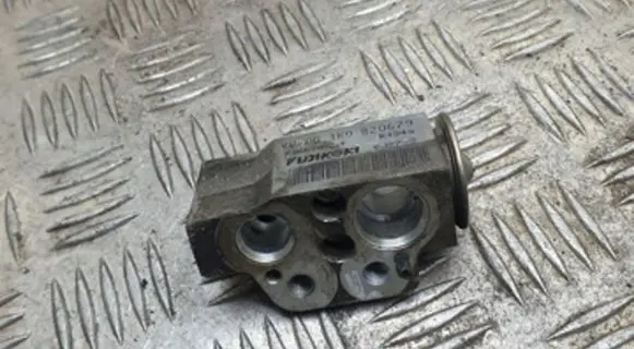Volkswagen Jetta V Air conditioning (A/C) expansion valve 1K0820679