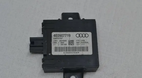 Audi A8 S8 D3 4E Alarm control unit/module 4E0907719 28053787 19800D63D4E