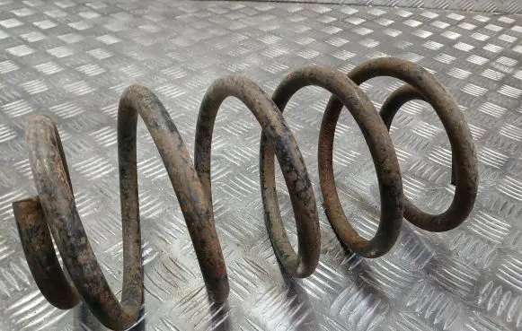 Jeep Grand Cherokee (WK) Front coil spring