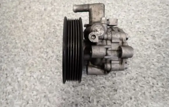 Hyundai Tucson JM Power steering pump 57100-2E200