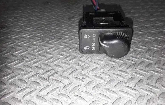 Subaru Forester SF Headlight level height control switch