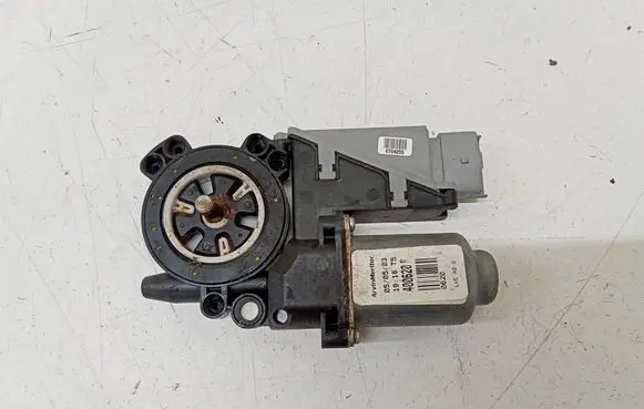 Citroen C3 Front door window regulator motor 400620