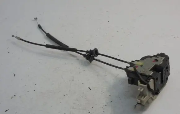 Hyundai i30 Front door lock 813102L020