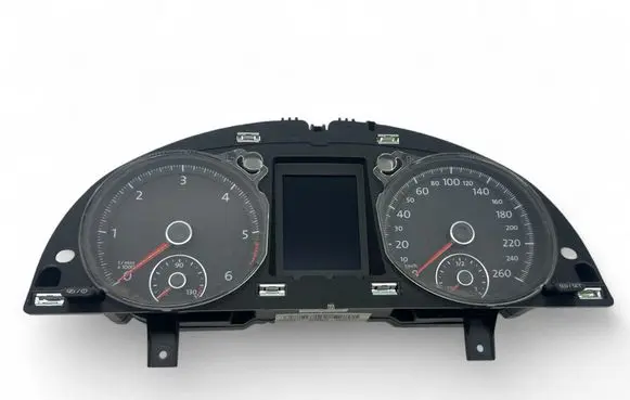 Volkswagen PASSAT CC Speedometer (instrument cluster) 3AA920880R