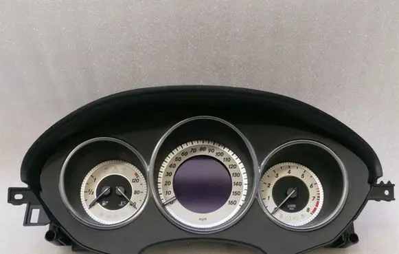 Mercedes-Benz CLS C218 X218 Speedometer (instrument cluster) A2189005403