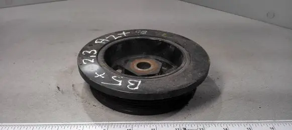 Volkswagen PASSAT B5.5 Crankshaft pulley 066105243H