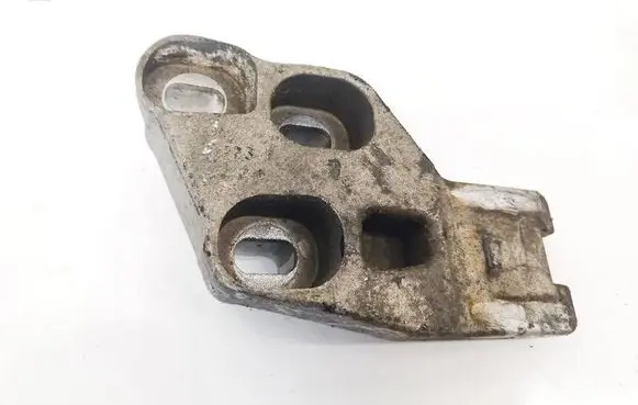 Mercedes-Benz A W176 Engine mounting bracket 