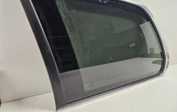 Volvo XC90 Rear side window