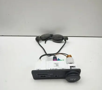 Jaguar XE USB socket connector FK7219C166BC