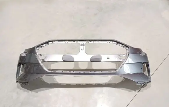 Audi e-tron Front bumper 4KE807437 4KE807241