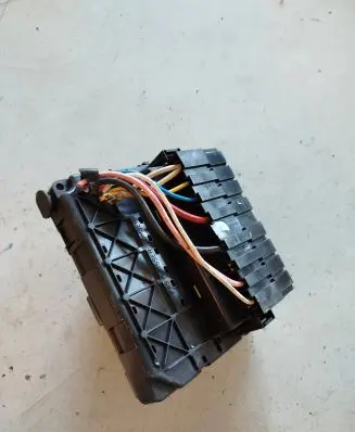 Peugeot 307 Fuse module 9643498980