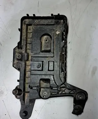 Volkswagen Golf VI Battery tray 1K0915333