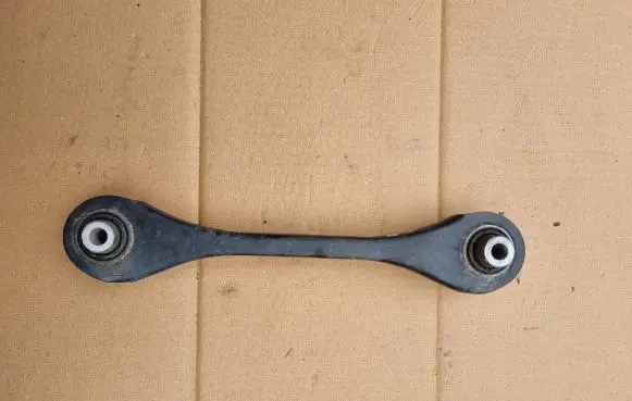 Volkswagen PASSAT B8 Rear upper control arm/wishbone 5Q0501529C