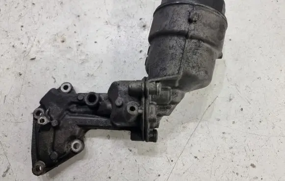 Mercedes-Benz R W251 Oil filter mounting bracket A6421800010