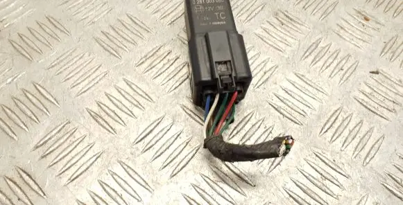 Honda CR-V Glow plug pre-heat relay 0281003055