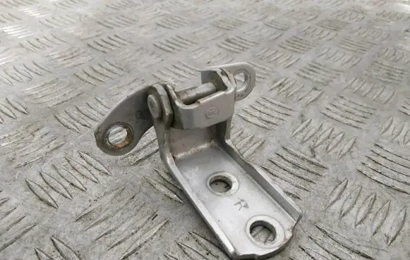 Toyota RAV 4 (XA30) Rear door upper hinge A046694