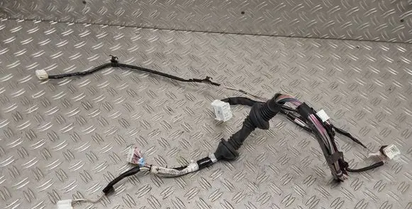 Toyota Yaris Front door wiring loom 821520DB80 RL3H8SV5689