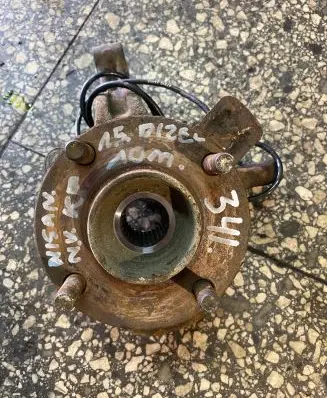 Nissan NV200 Front wheel hub