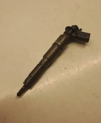 BMW 5 E60 E61 Fuel injector 7796042