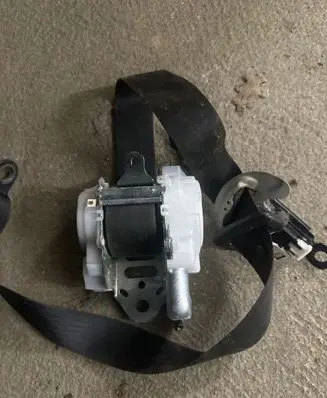 Lexus CT 200H Front seatbelt 7S8870P 0540040