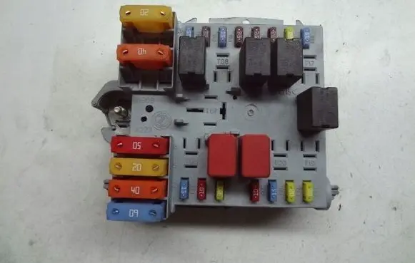 Alfa Romeo 159 Fuse module 50513644