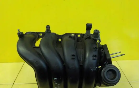 Toyota Avensis T270 Intake manifold 1028856S01 SSACY