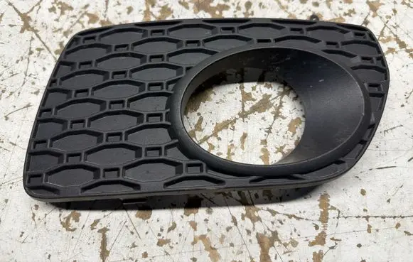 Volvo XC70 Front bumper lower grill 30678690