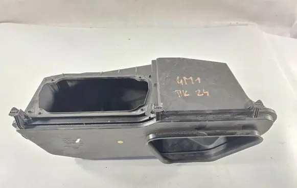 Audi Q7 4M Air intake duct part 4M1815389