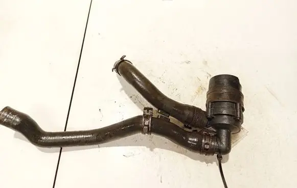 Engine coolant pipe/hose