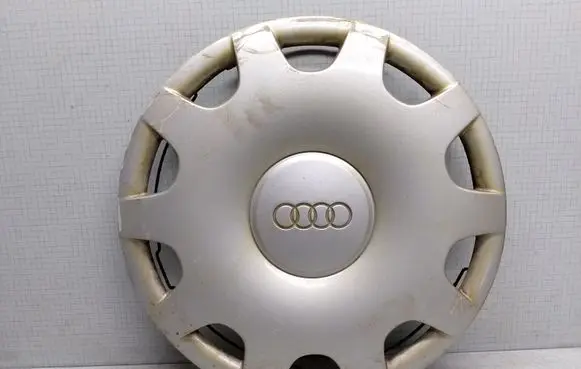 Audi A6 S6 C5 4B R15 wheel hub/cap/trim 4A0601147A