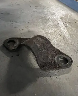 Nissan Primera Sway bar bush bracket, front 